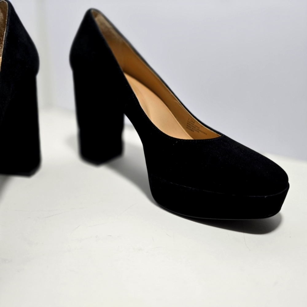Copper Key 4" heels Size 7.5 Soft Feeling On The Outside